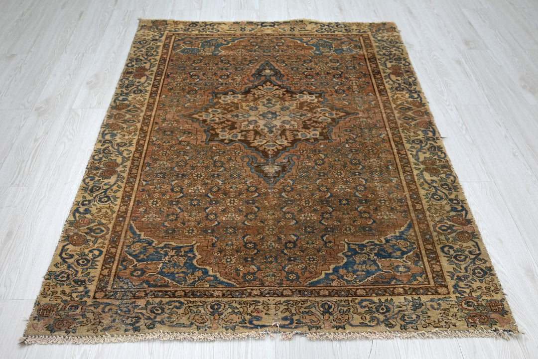 brown Accent rug 4' 1" x 5' 10"