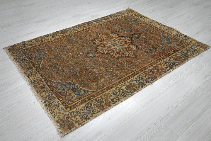 brown Accent rug 4' 1" x 5' 10"