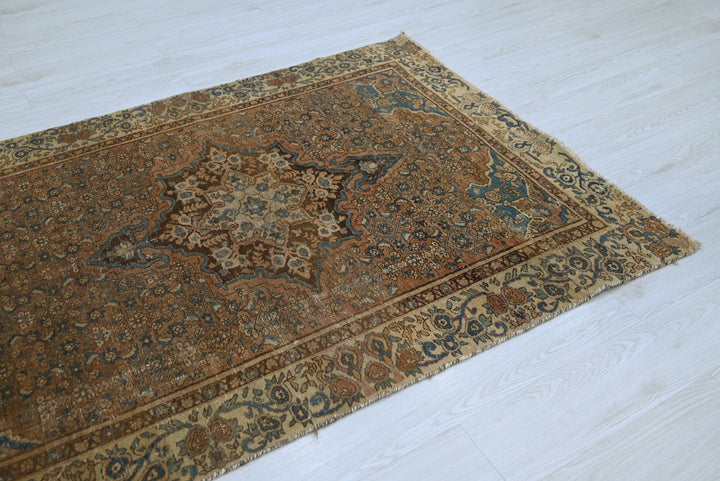brown Accent rug 4' 1" x 5' 10"