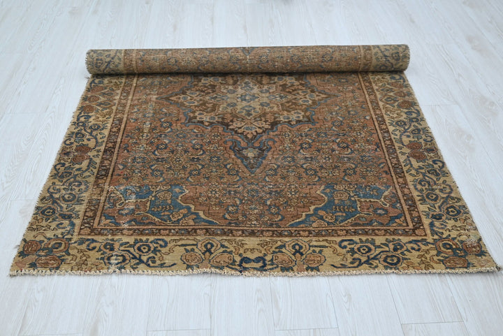 brown Accent rug 4' 1" x 5' 10"