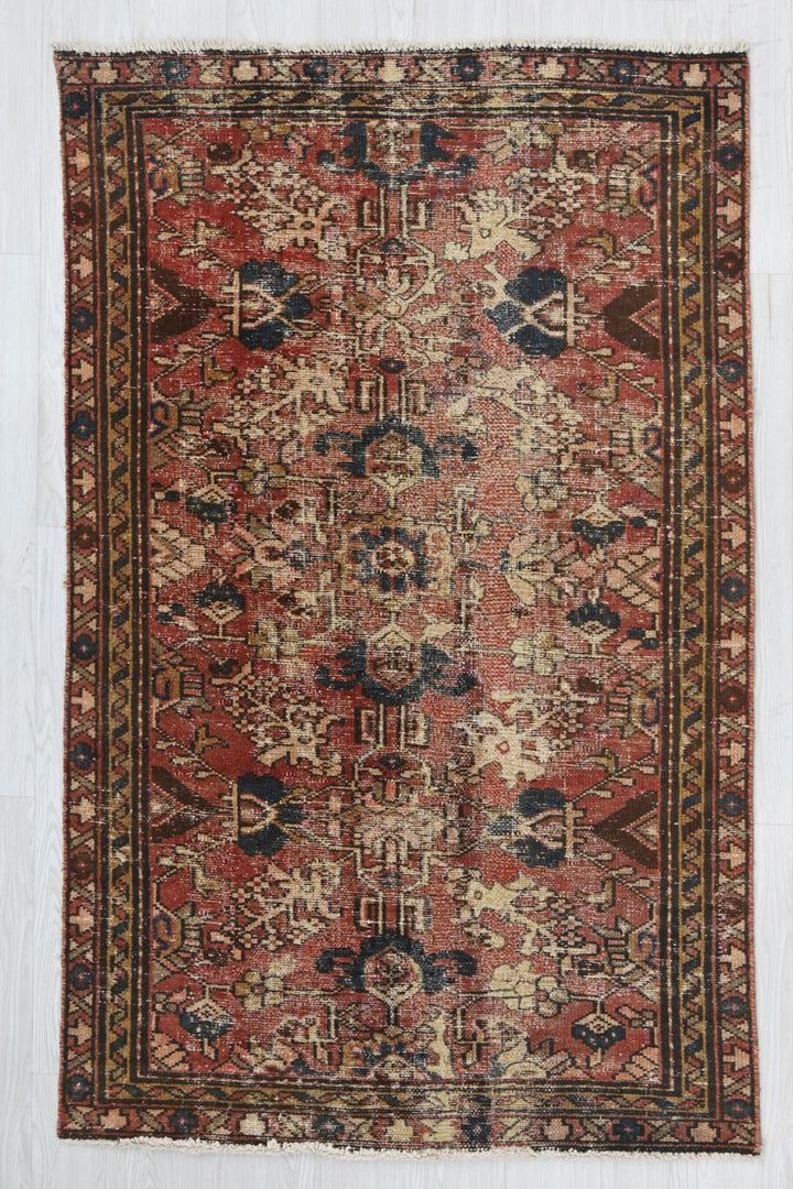 red Accent rug 3' 7" x 6' 0"