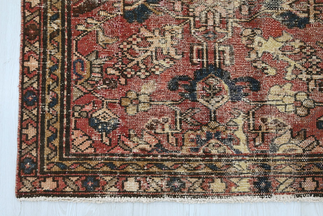 red Accent rug 3' 7" x 6' 0"