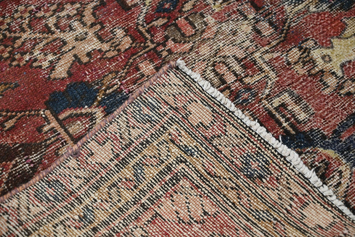 red Accent rug 3' 7" x 6' 0"