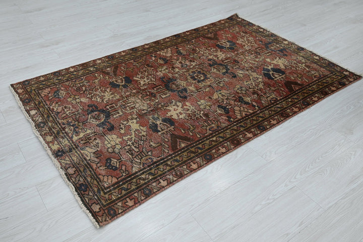 red Accent rug 3' 7" x 6' 0"