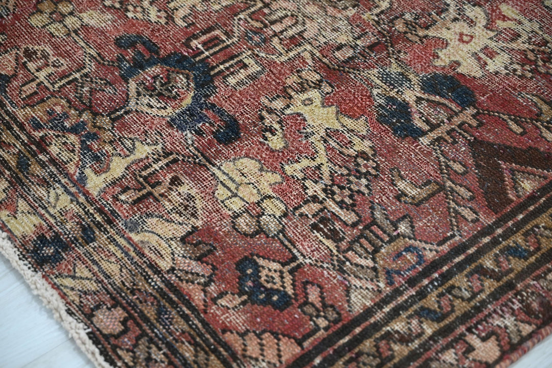 red Accent rug 3' 7" x 6' 0"