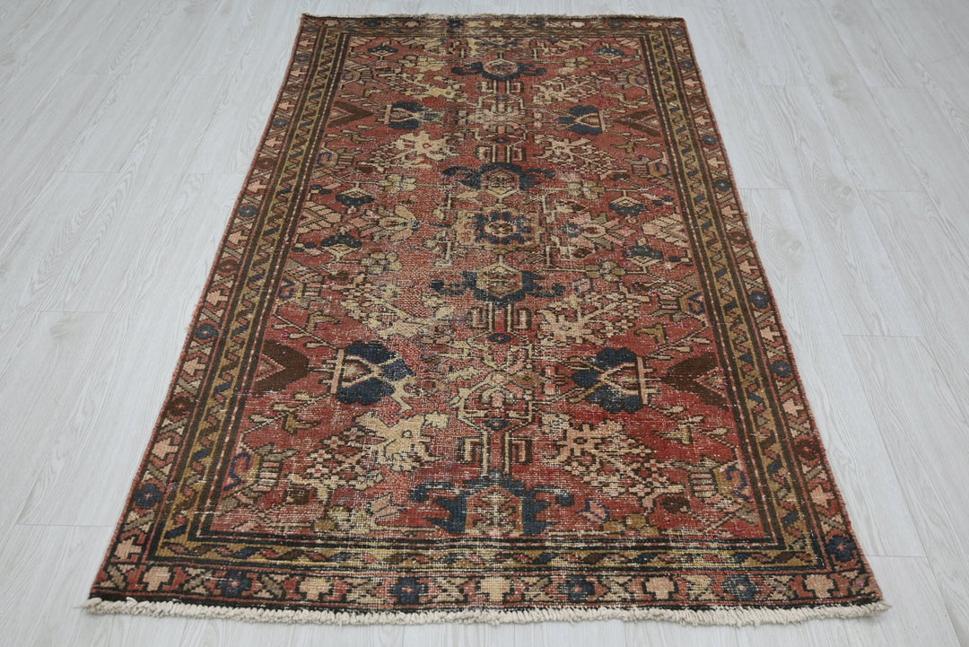 red Accent rug 3' 7" x 6' 0"
