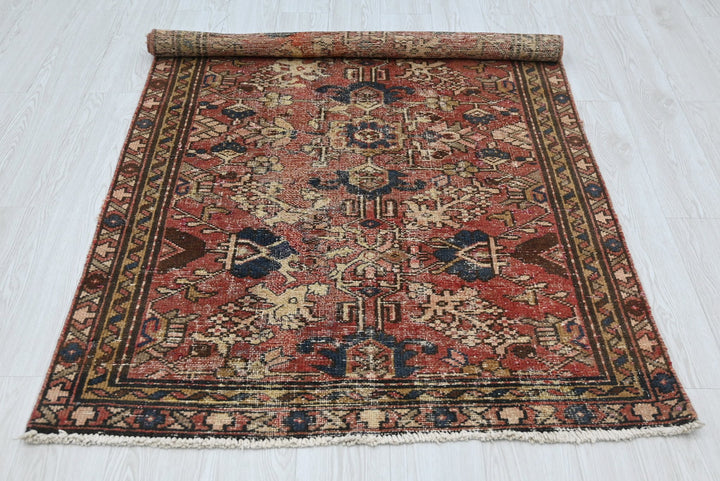 red Accent rug 3' 7" x 6' 0"
