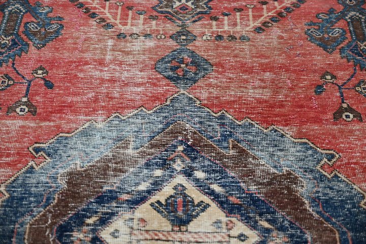 red Medium rug 4' 9" x 6' 10"
