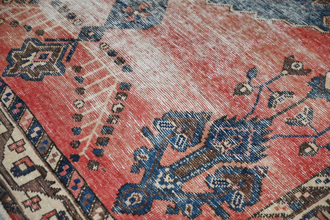 red Medium rug 4' 9" x 6' 10"