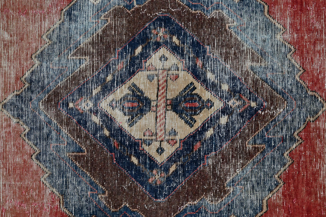 red Medium rug 4' 9" x 6' 10"