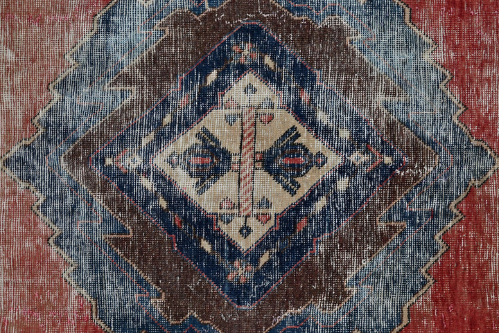 red Medium rug 4' 9" x 6' 10"