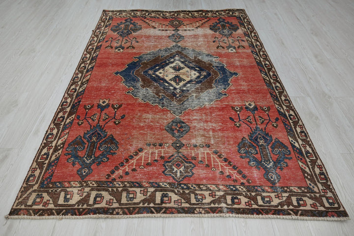 red Medium rug 4' 9" x 6' 10"