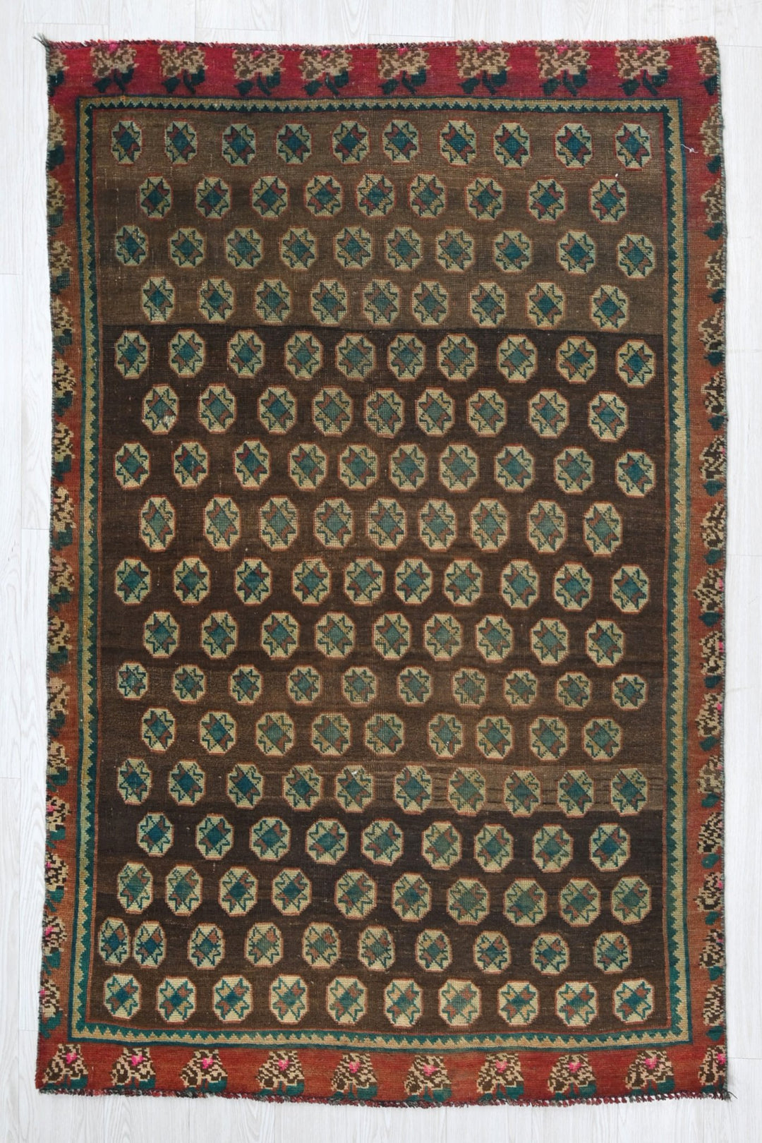 brown Accent rug 3' 10" x 6' 3"