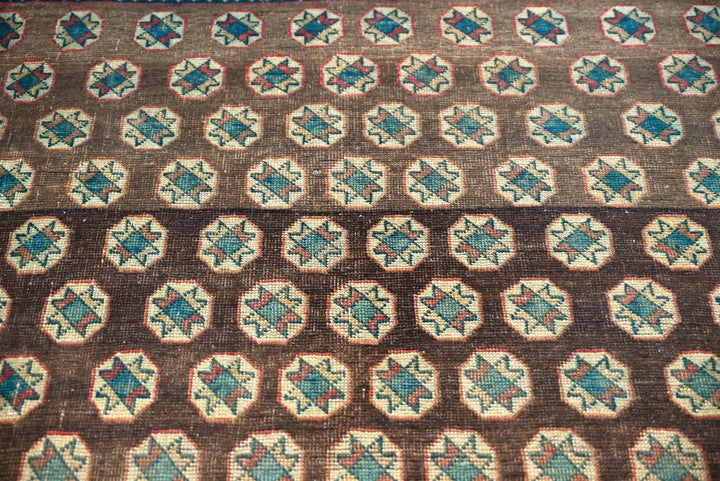 brown Accent rug 3' 10" x 6' 3"
