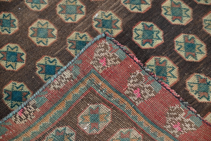 brown Accent rug 3' 10" x 6' 3"