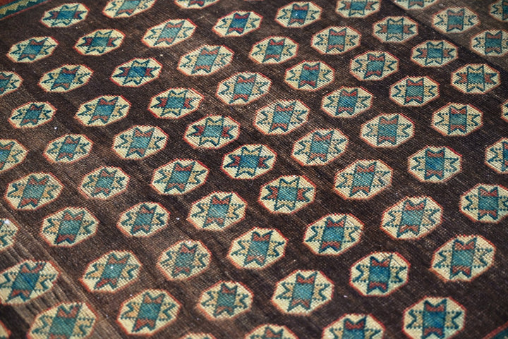 brown Accent rug 3' 10" x 6' 3"