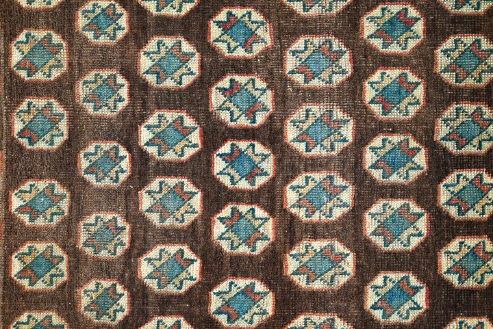 brown Accent rug 3' 10" x 6' 3"