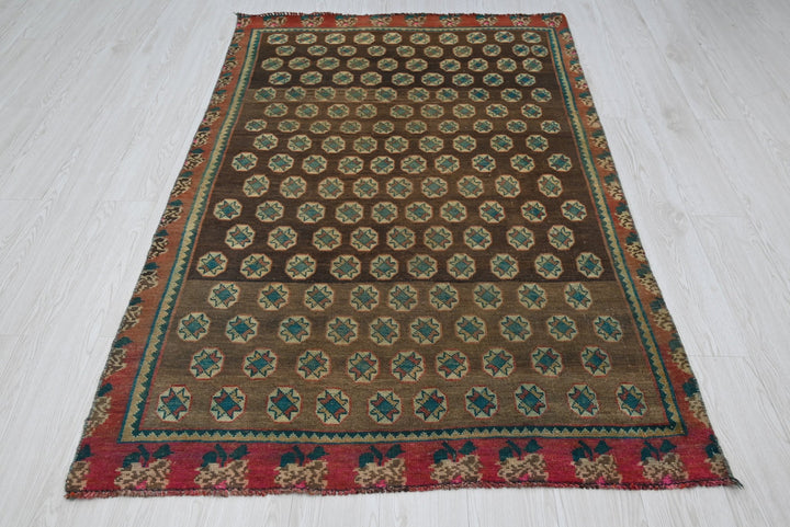 brown Accent rug 3' 10" x 6' 3"