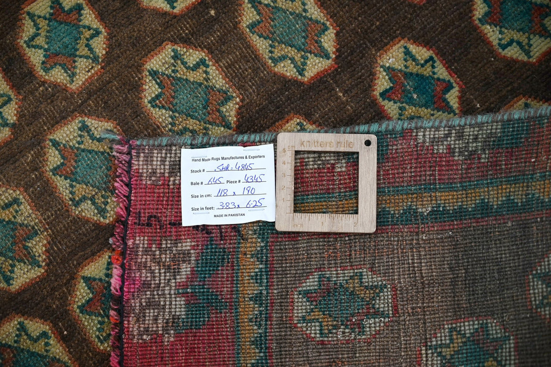 brown Accent rug 3' 10" x 6' 3"