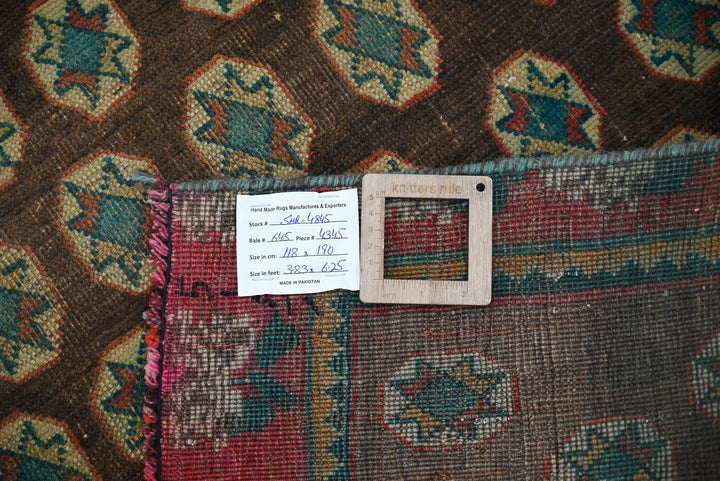 brown Accent rug 3' 10" x 6' 3"