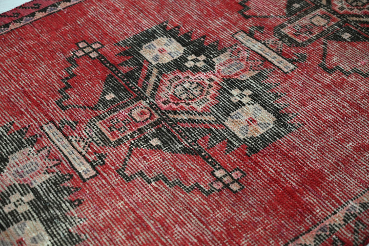 red Accent rug 3' 1" x 6' 1"