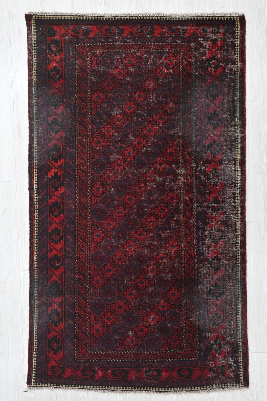 red Accent rug 3' 5" x 6' 3"