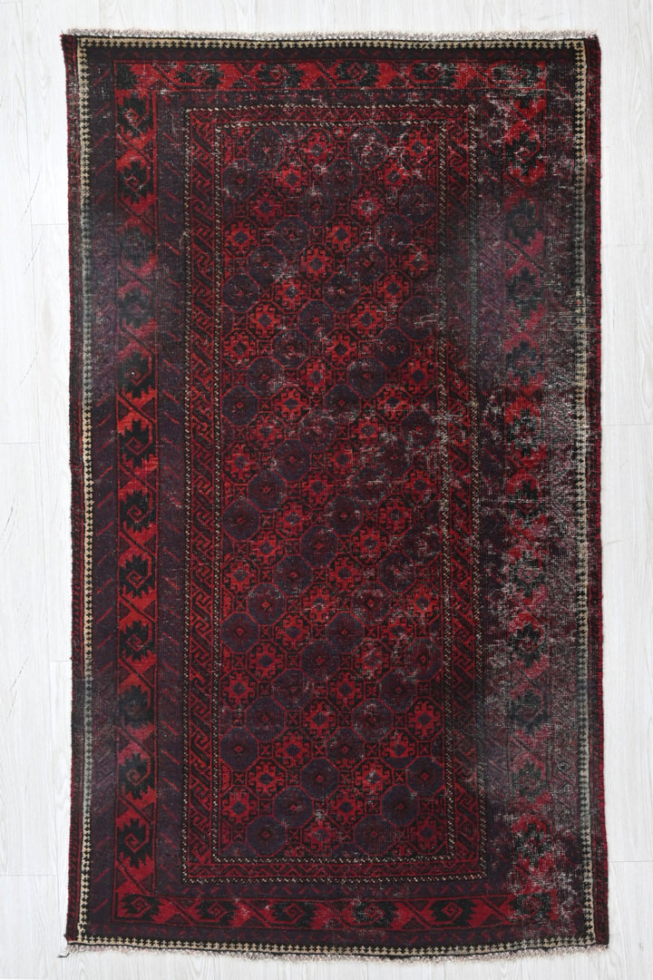 red Accent rug 3' 5" x 6' 3"