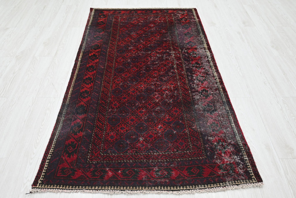 red Accent rug 3' 5" x 6' 3"