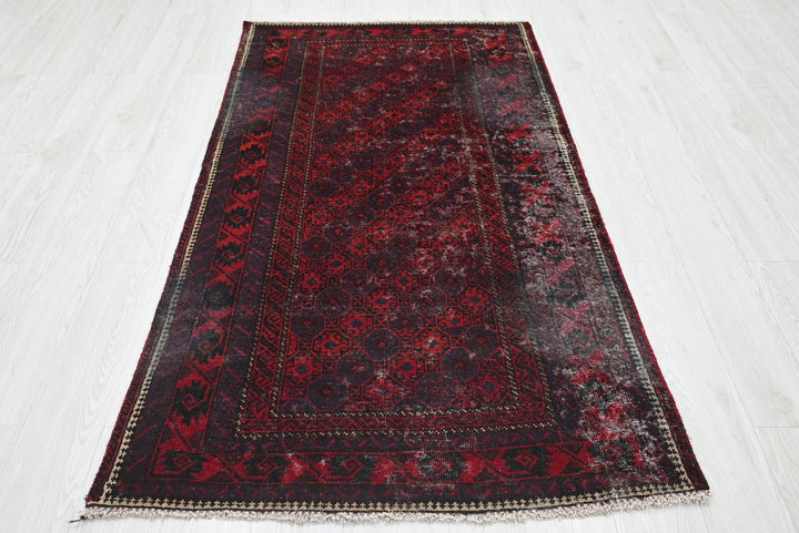 red Accent rug 3' 5" x 6' 3"