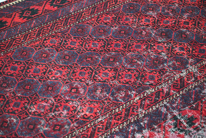 red Accent rug 3' 5" x 6' 3"