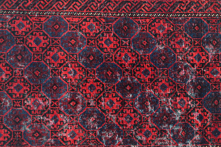 red Accent rug 3' 5" x 6' 3"