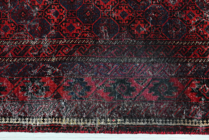 red Accent rug 3' 5" x 6' 3"