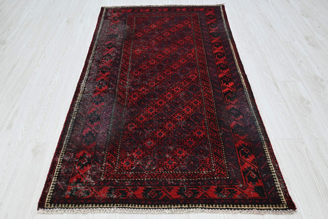 red Accent rug 3' 5" x 6' 3"