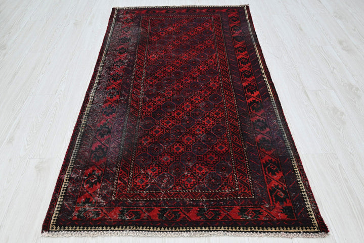 red Accent rug 3' 5" x 6' 3"