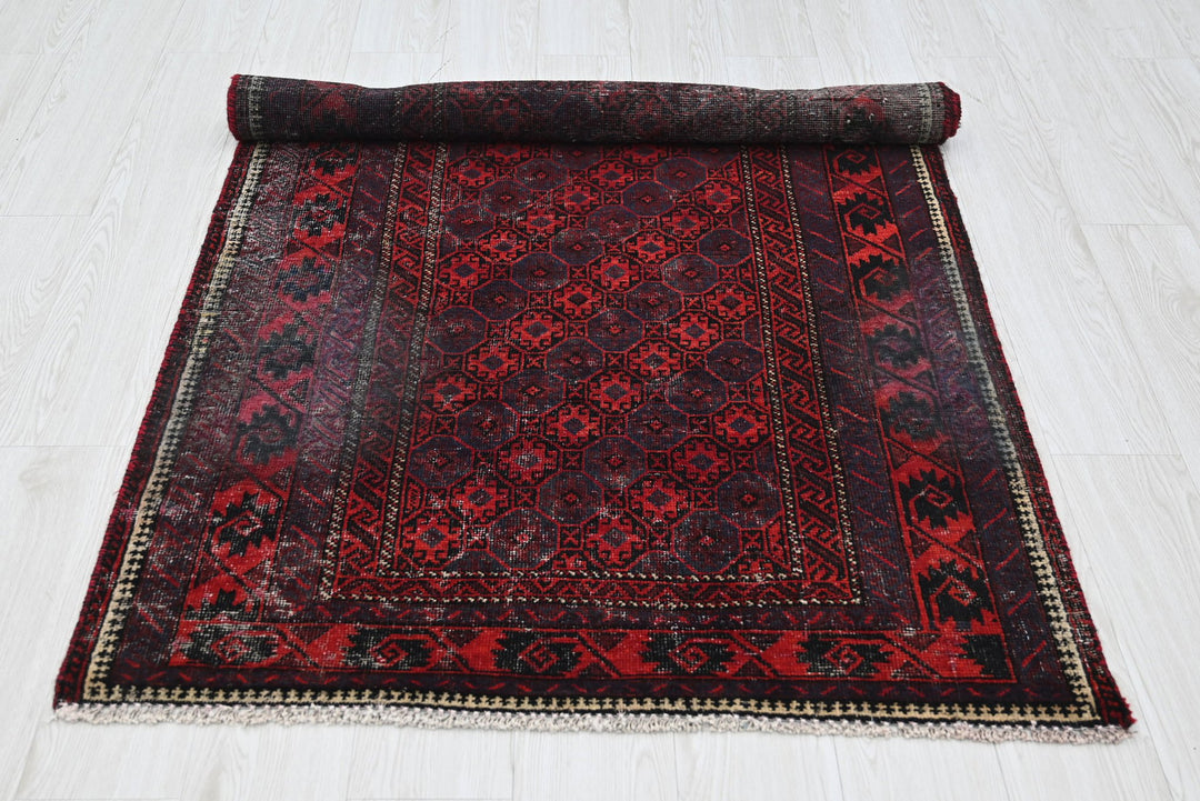 red Accent rug 3' 5" x 6' 3"