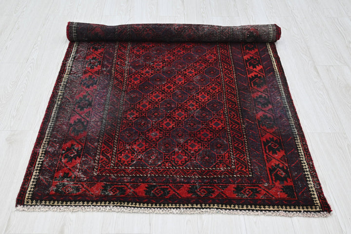 red Accent rug 3' 5" x 6' 3"