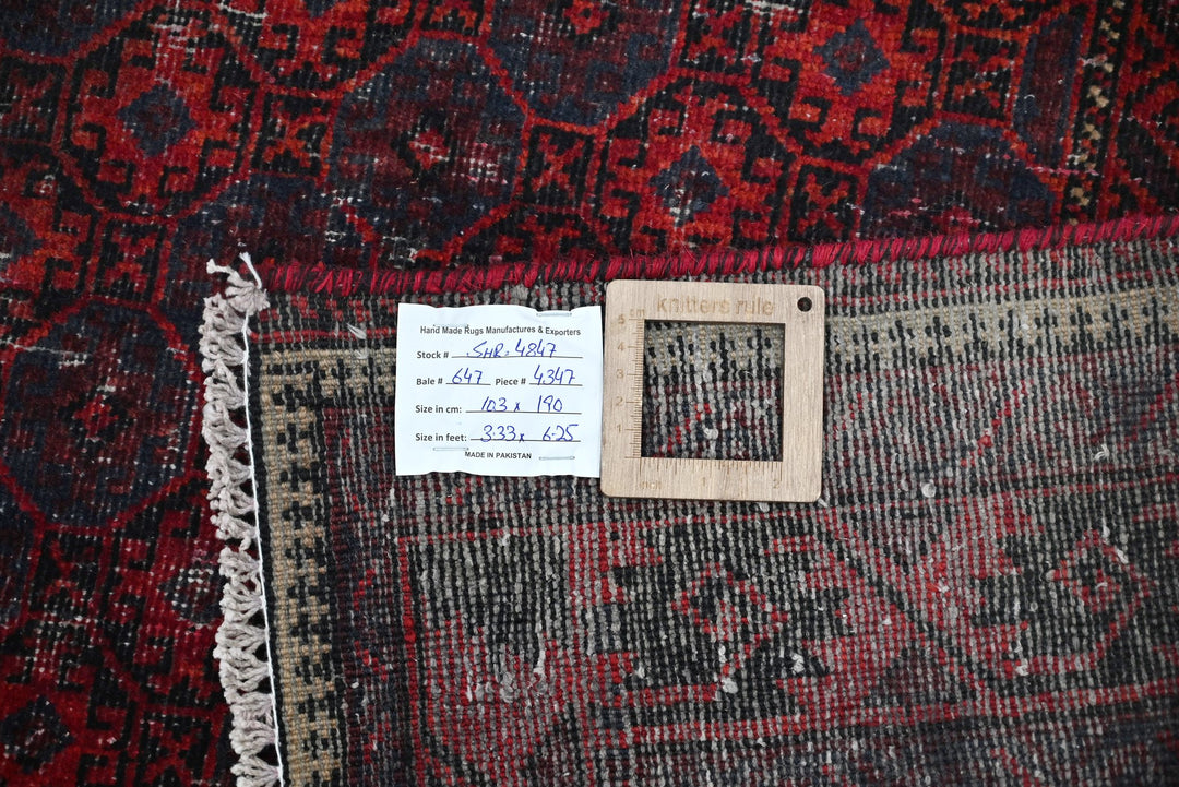 red Accent rug 3' 5" x 6' 3"