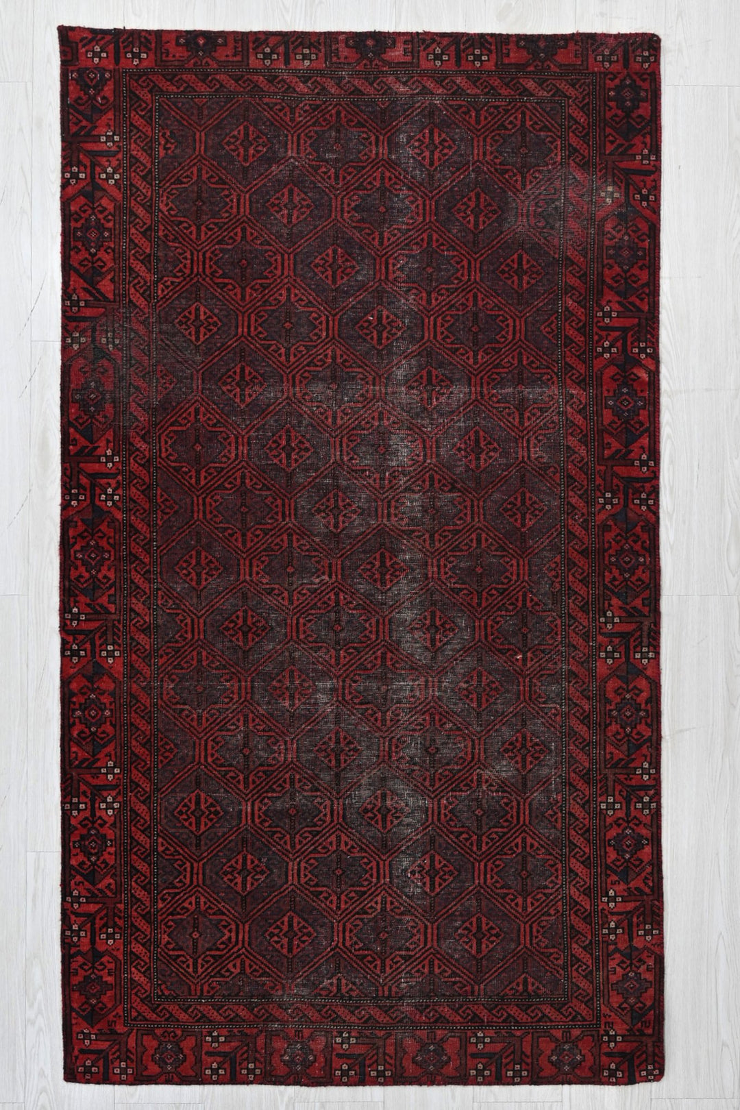 red Accent rug 3' 3" x 6' 2"