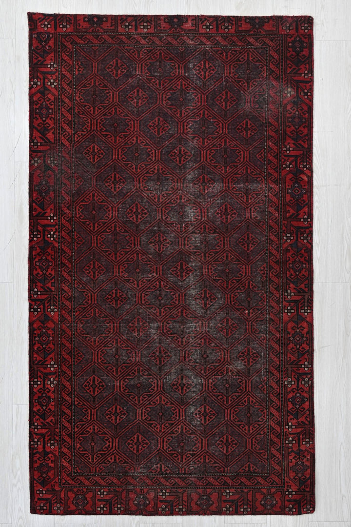 red Accent rug 3' 3" x 6' 2"