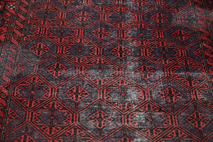 red Accent rug 3' 3" x 6' 2"
