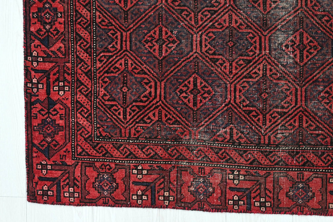 red Accent rug 3' 3" x 6' 2"