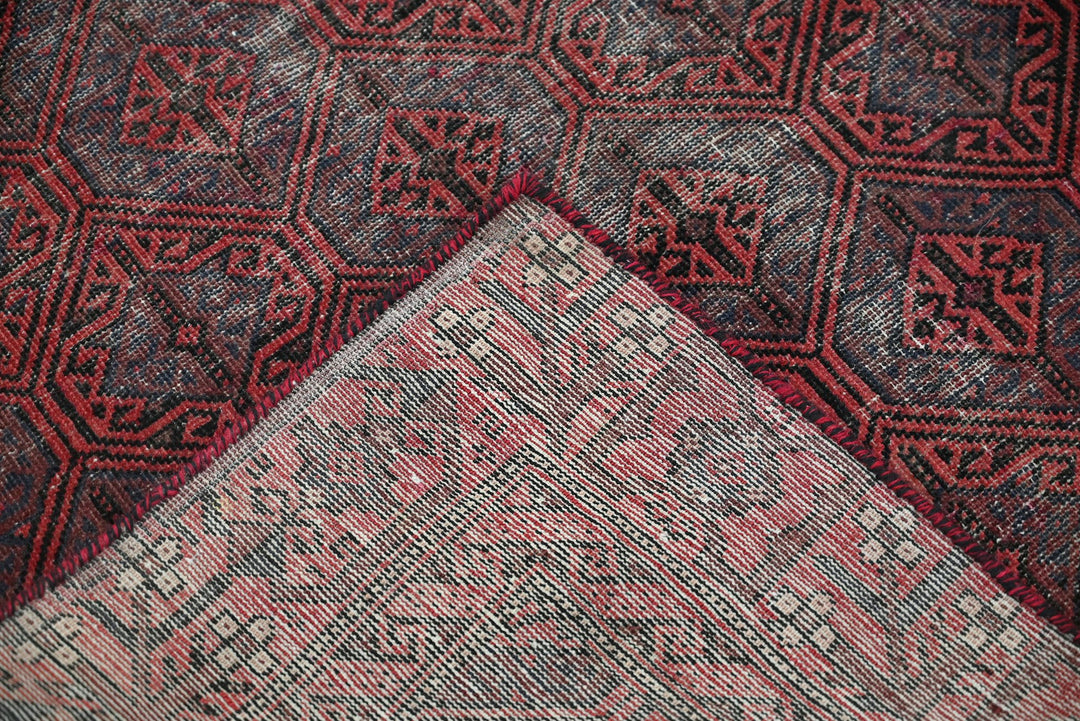 red Accent rug 3' 3" x 6' 2"