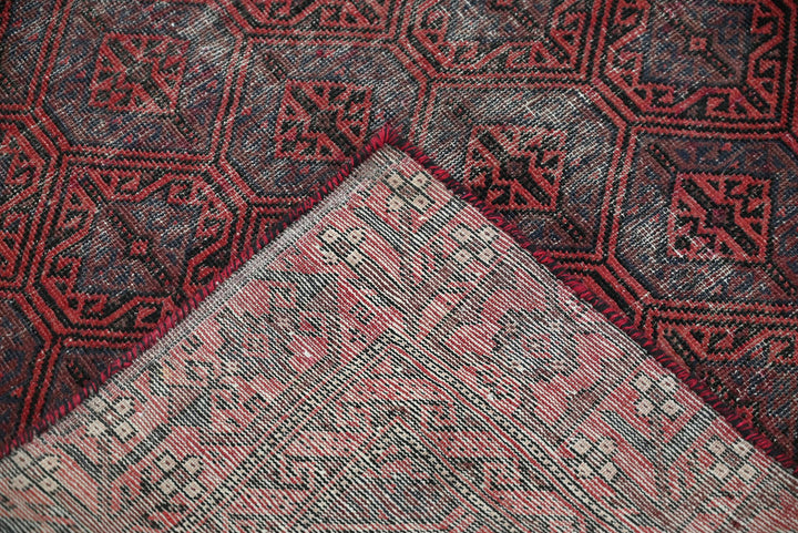 red Accent rug 3' 3" x 6' 2"