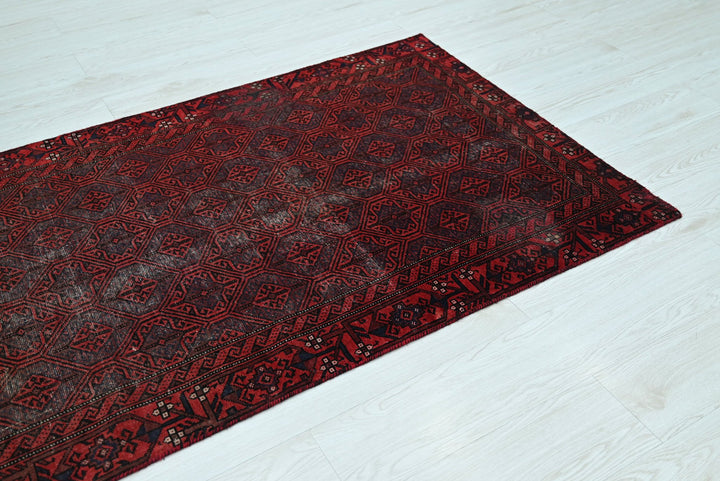 red Accent rug 3' 3" x 6' 2"