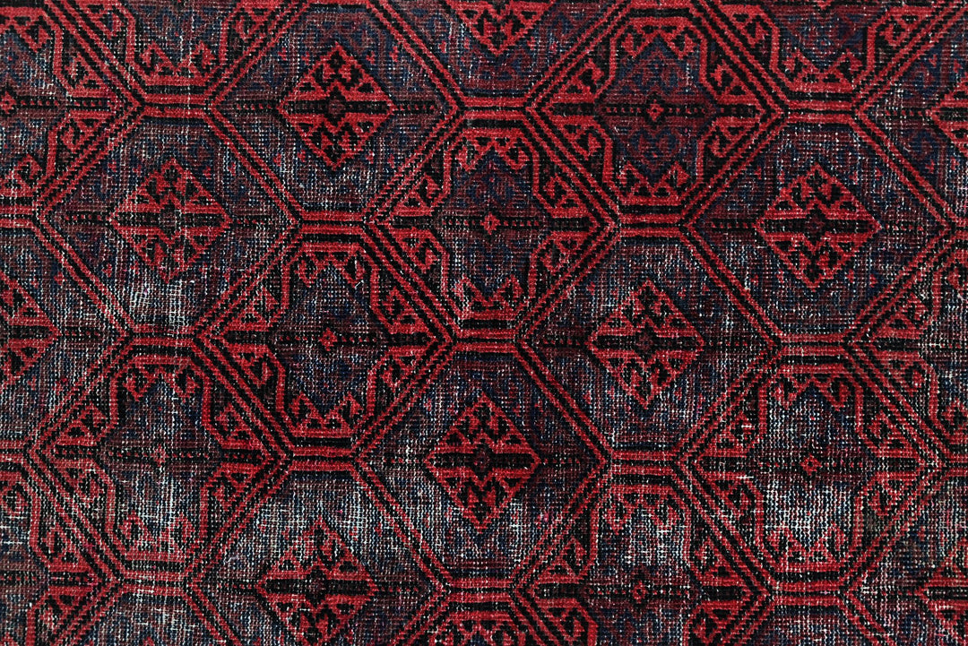 red Accent rug 3' 3" x 6' 2"