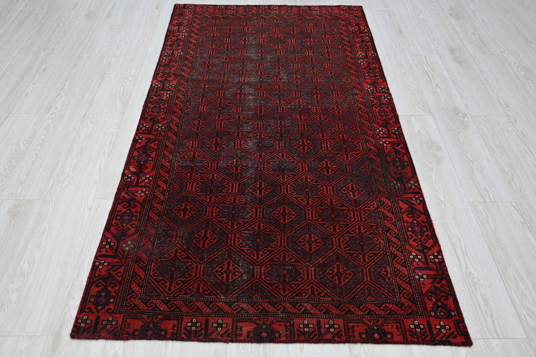 red Accent rug 3' 3" x 6' 2"
