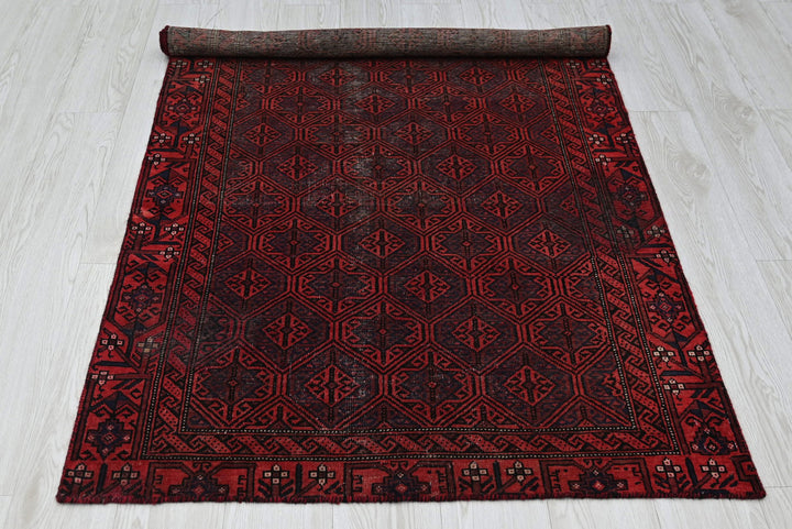 red Accent rug 3' 3" x 6' 2"