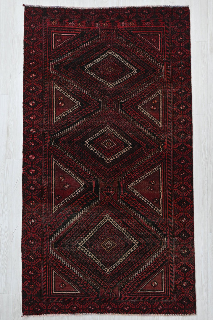 red Medium rug 3' 9" x 7' 1"