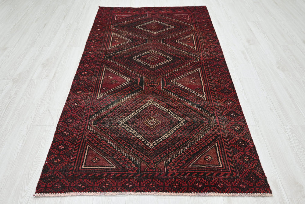 red Medium rug 3' 9" x 7' 1"