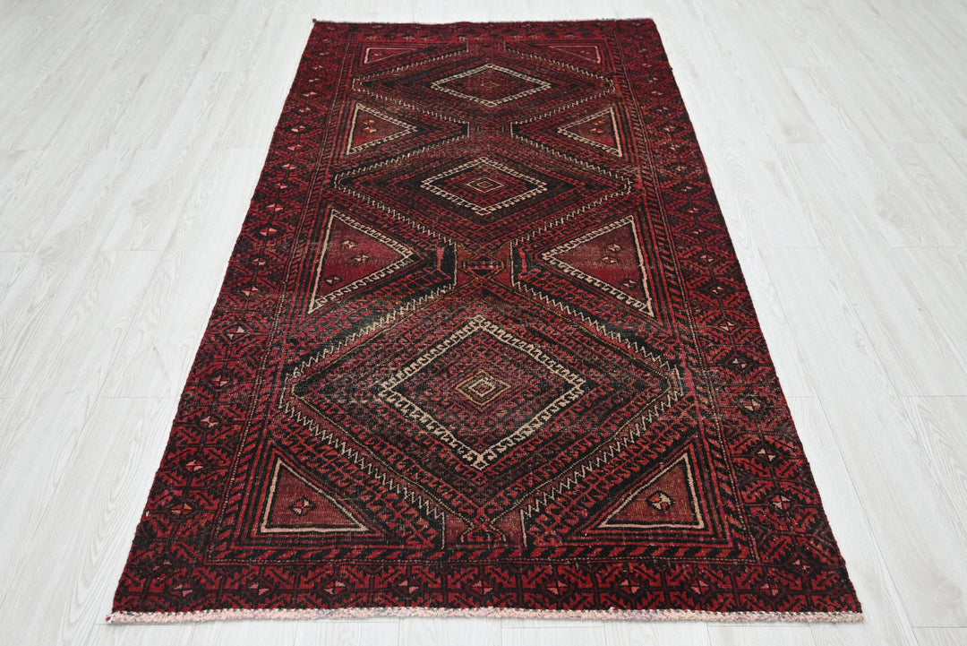 red Medium rug 3' 9" x 7' 1"